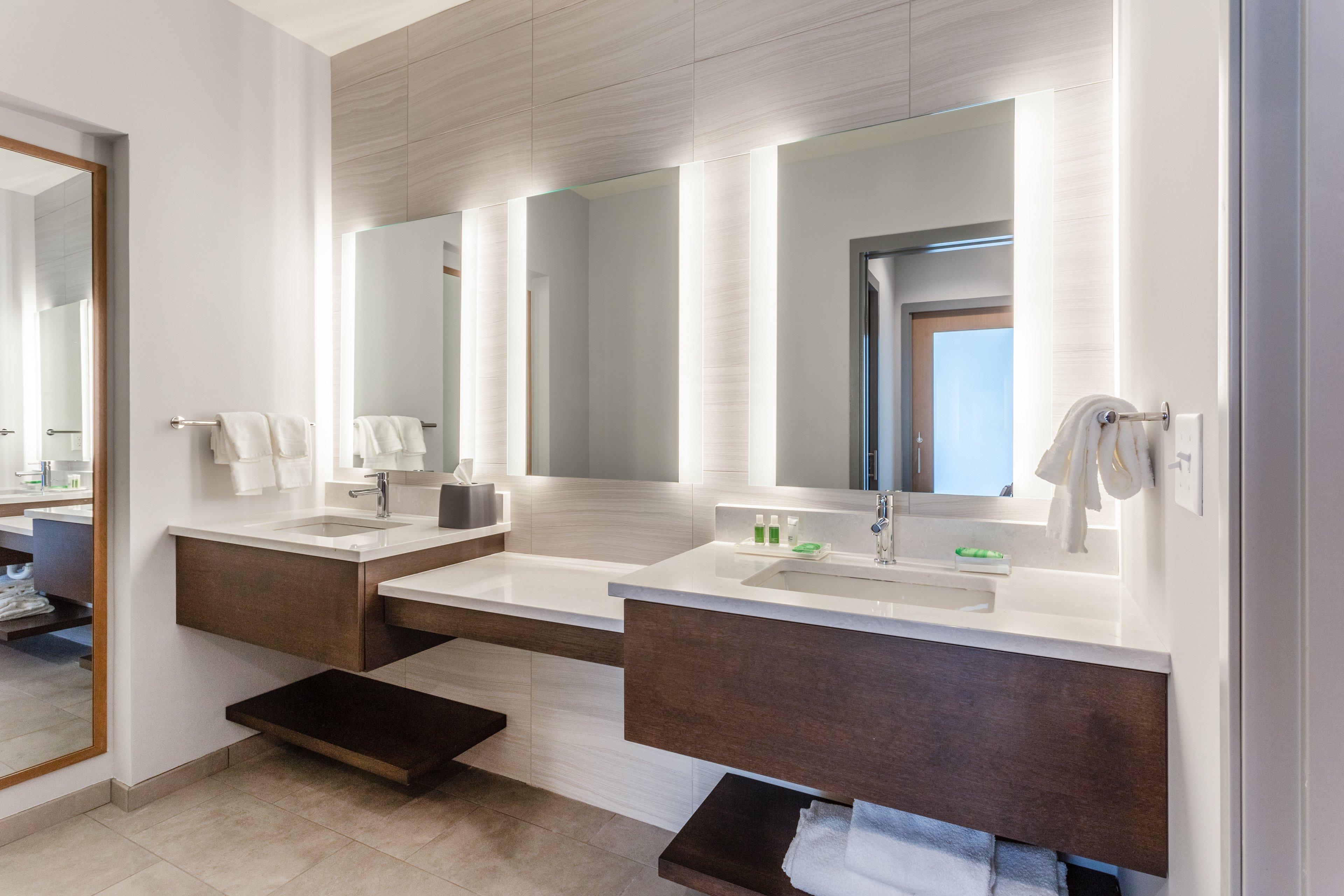 Holiday Inn & Suites Cedar Falls-Waterloo Event Ctr By Ihg Esterno foto