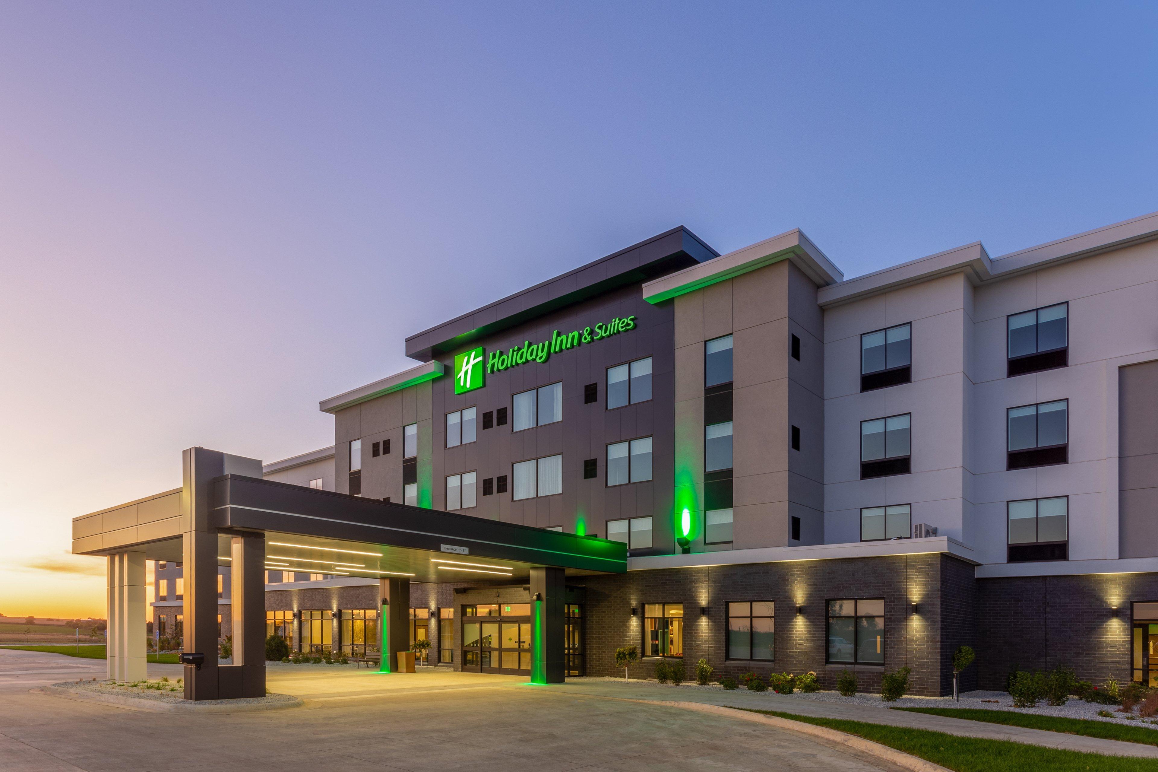 Holiday Inn & Suites Cedar Falls-Waterloo Event Ctr By Ihg Esterno foto