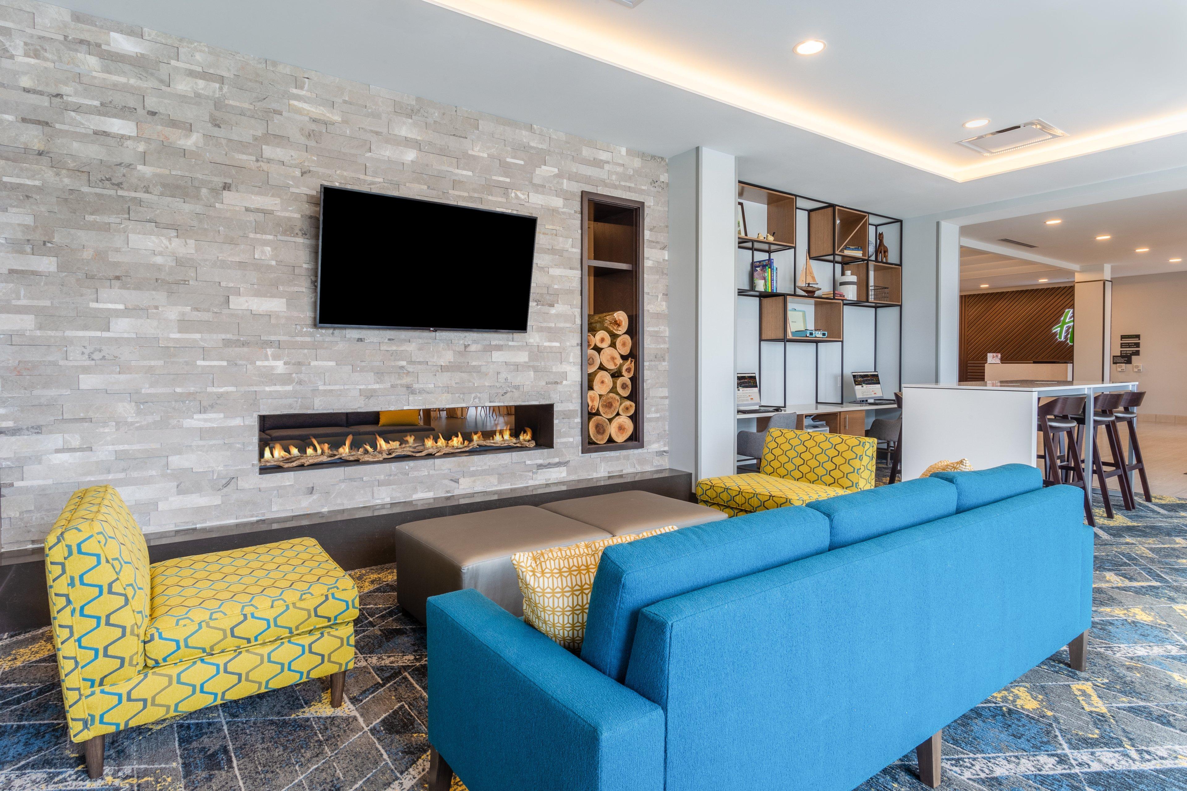 Holiday Inn & Suites Cedar Falls-Waterloo Event Ctr By Ihg Esterno foto