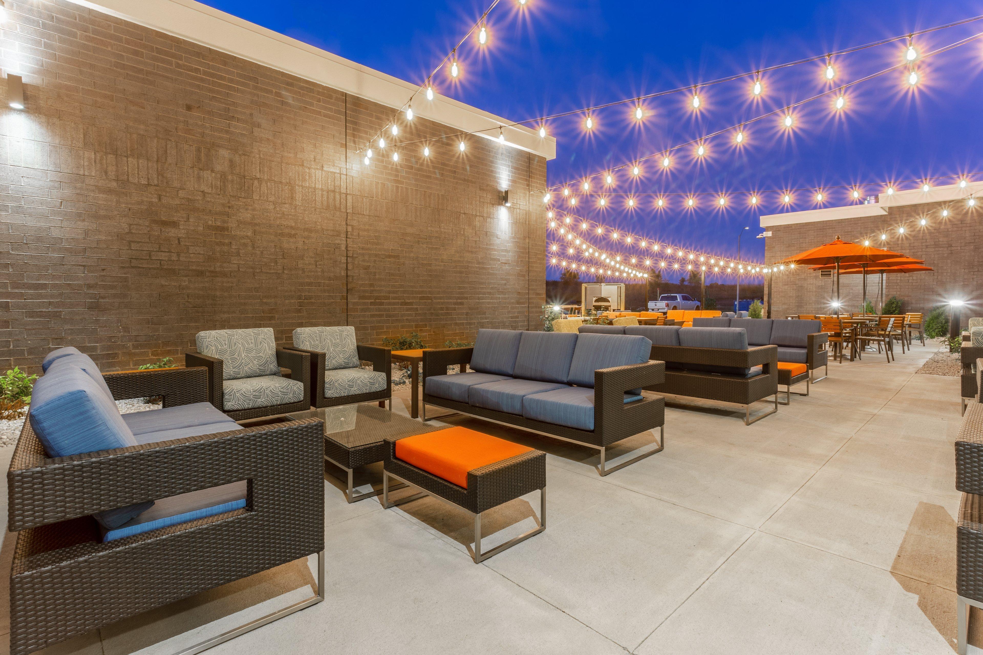 Holiday Inn & Suites Cedar Falls-Waterloo Event Ctr By Ihg Esterno foto