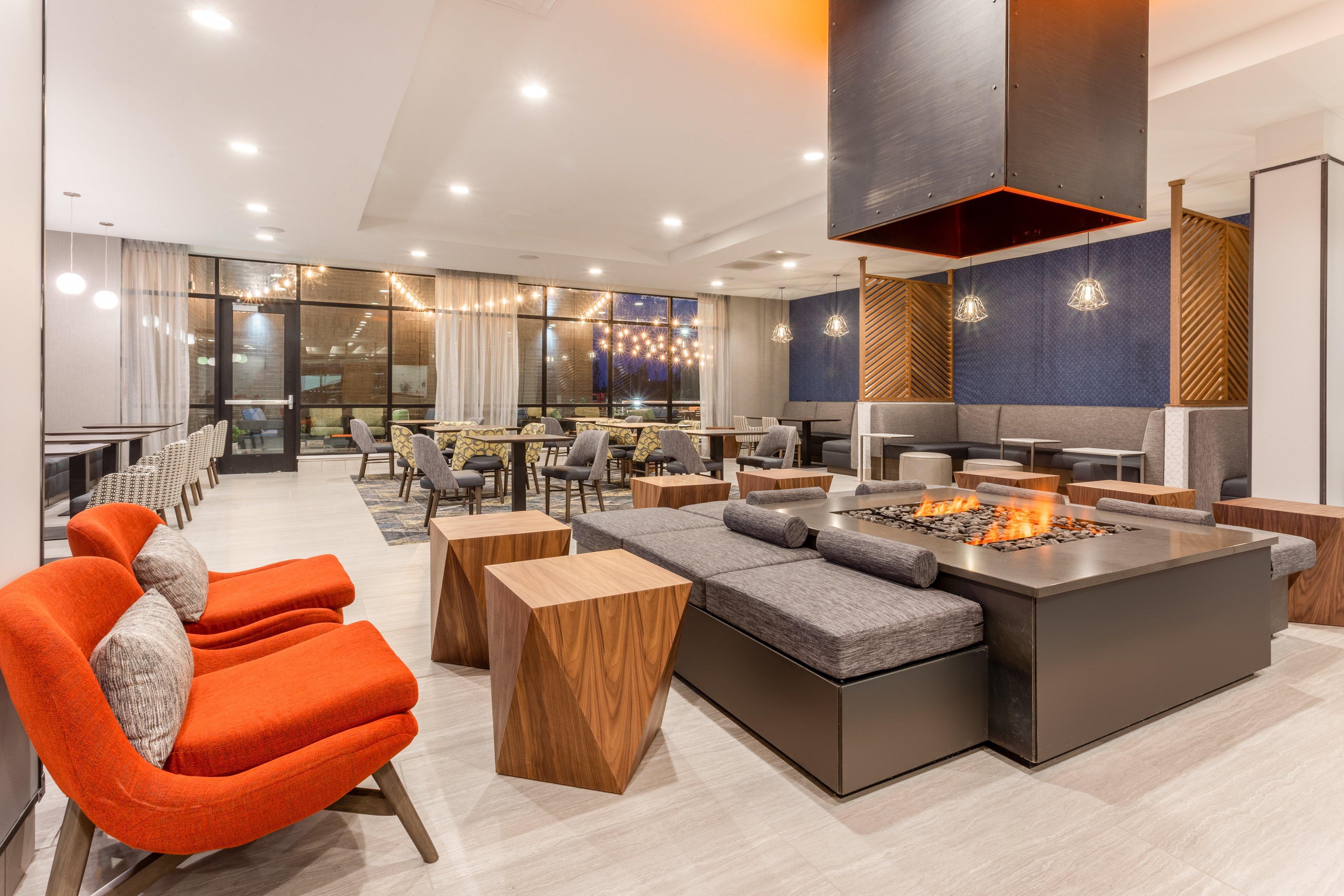 Holiday Inn & Suites Cedar Falls-Waterloo Event Ctr By Ihg Esterno foto