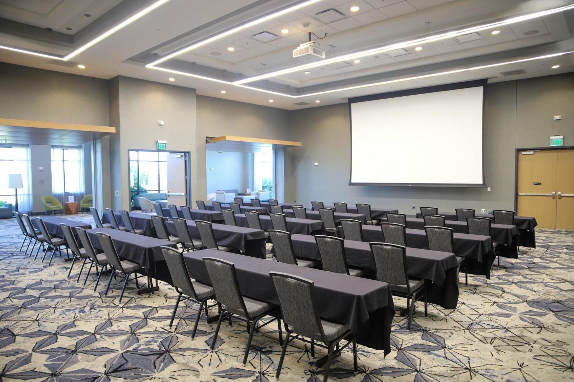 Holiday Inn & Suites Cedar Falls-Waterloo Event Ctr By Ihg Esterno foto